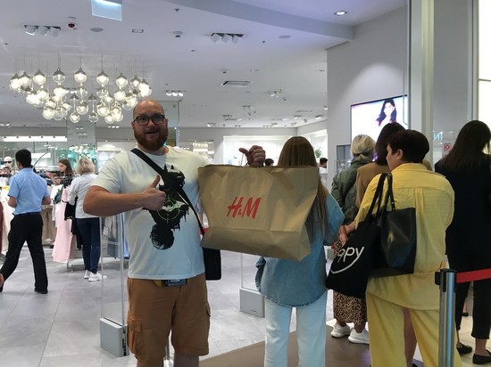 Второй магазин H&M открылся для финальной распродажи в Петербурге