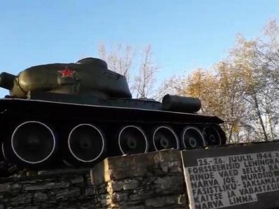 Жители Нарвы вышли на защиту танка Т-34