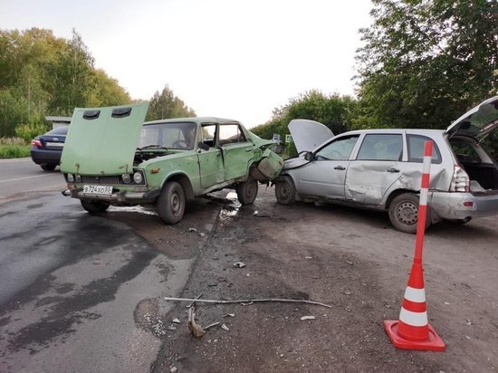 В тройном ДТП под Омском пострадала 10-летняя девочка