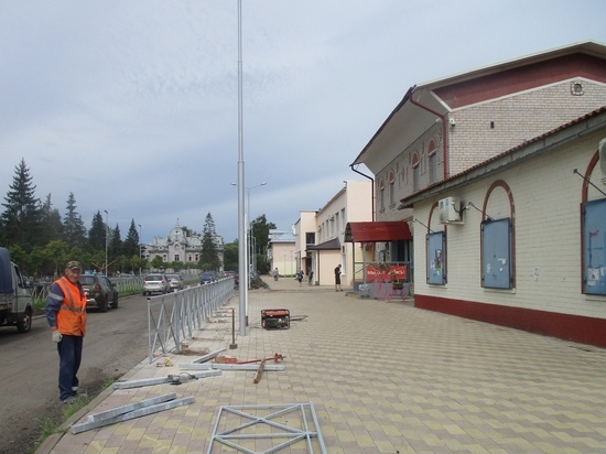 Полукруглые скамейки поставят у центральной библиотеки Малой Вишеры