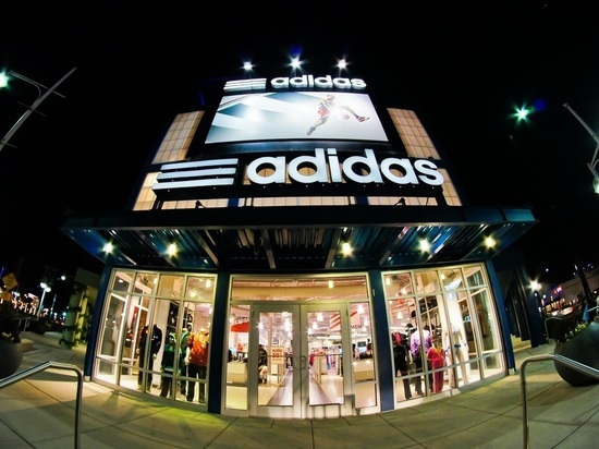 Adidas потерял более 100 млн евро из-за ухода из России