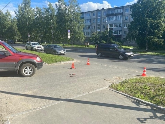 Молодая велосипедистка попала в БСМП после аварии в Петрозаводске