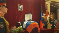 Во время прощания с Ольгой Качурой ВСУ обстреляли Донецк: видео церемонии