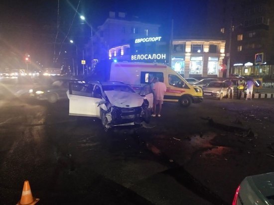 В ДТП на Первомайском проспекте в Рязани пострадали водитель и двое пассажиров Kia