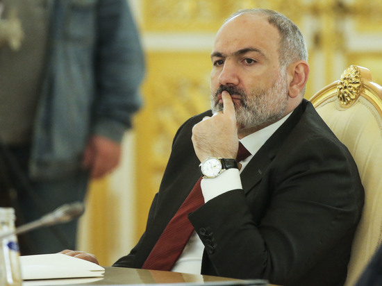 Пашинян заявил о «вопросах» к российским миротворцам из-за обострения в Карабахе