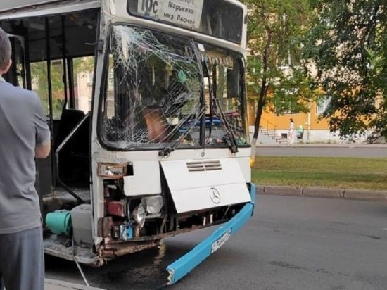 Владимирский автобус №18С снес фонарный столб
