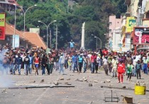 На Мадагаскаре проходят массовые протесты — люди вышли на улицы из-за роста цен и веерных отключений электричества, сообщает издание Readovka