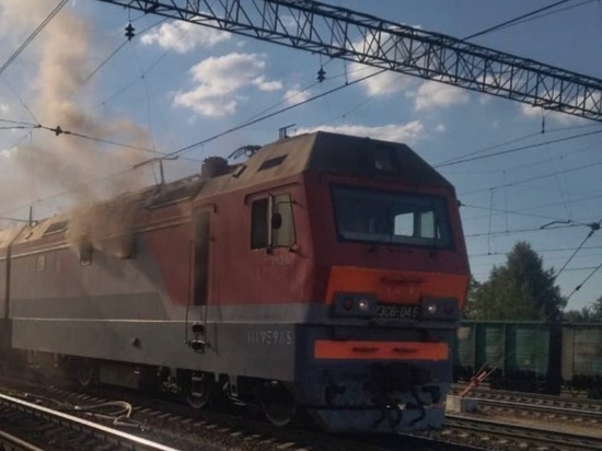 Загорелся грузовой поезд маршрута «Екатеринбург–Каменск-Уральский»