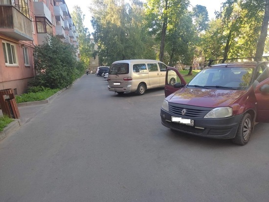 11-летнюю девочку сбил водитель иномарки в Пскове
