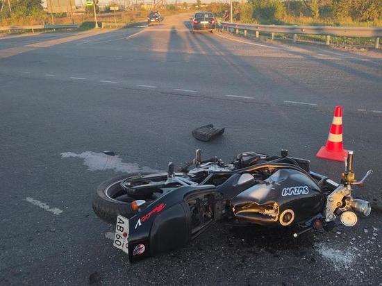 14-летний парень на мотоцикле «Бандит» попал в аварию на трассе под Псковом
