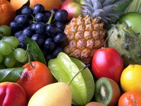 Терапевт рассказала, что переедание фруктов может привести к кровотечениям