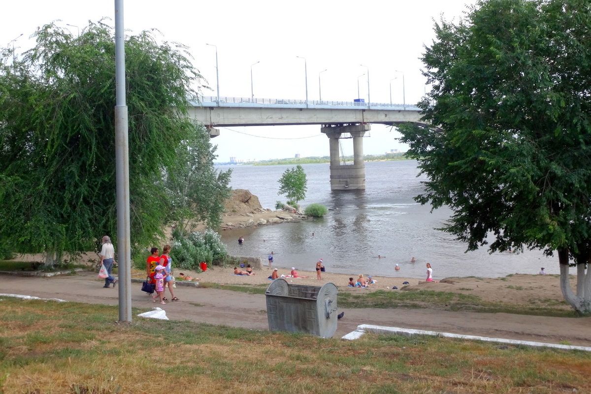 Волга под саратовом. Пляж в Энгельсе на Волге.