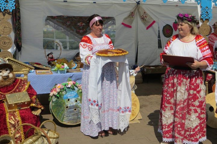 Костромские народные субботы: свои продукты презентуют костромичам Кадыйский и Павинский районы
