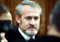 Ахмед Закаев, которого сторонники Джохара Дудаева и Зелимхана Яндарбиева, обосновавшиеся за пределами Чечни, называют «премьер-министром Республики Ичкерия», проводит инспекционный объезд чеченских вооруженных формирований на Украине