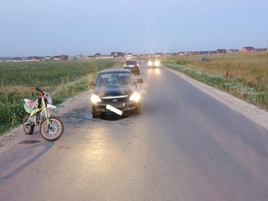 Подростки на питбайке врезались в автомобиль вечером 4 августа