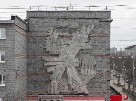 На барельефе на одном из домов по улице Ленина в Апатитах в ходе реставрации установят подсветку