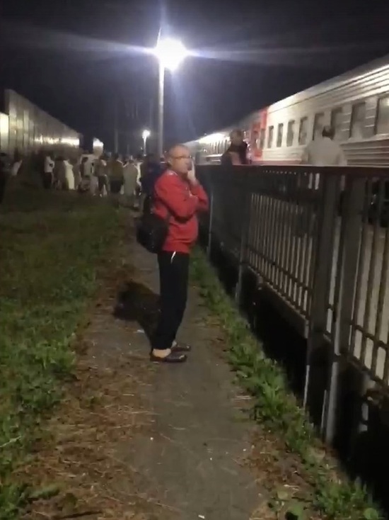 Пассажиров поезда Оренбург — Новый Уренгой на 6 часов вывели ночью из вагонов
