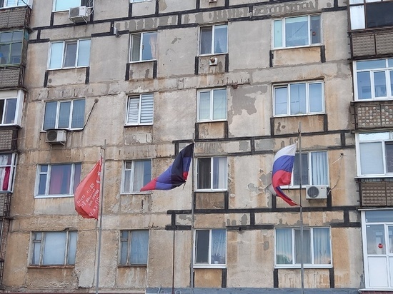 В городе появились дети, хорошие автомобили и надежды на будущее