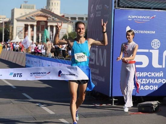 «Десятку» Сибирского международного марафона в Омске выиграли уральцы Антонов и Новикова
