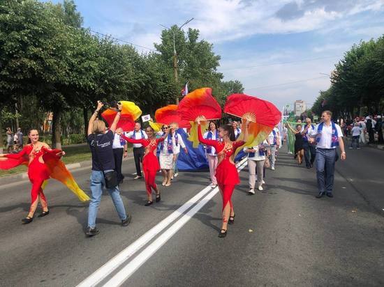В Сосновом Бору прошло праздничное шествие в честь Дня Ленобласти