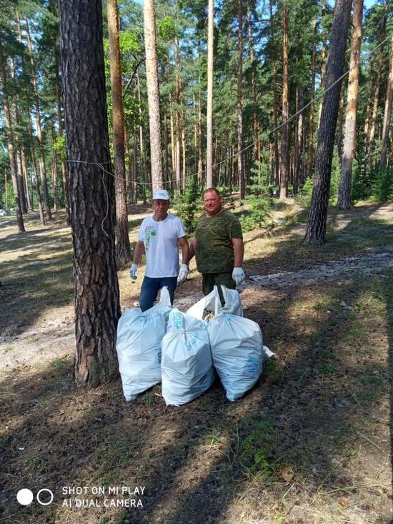 Пензенские активисты очистили от мусора берег Сурского моря