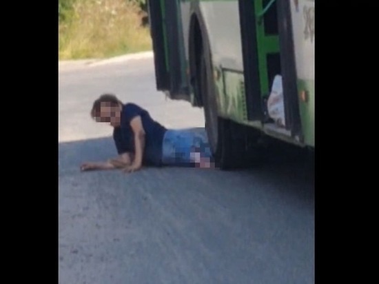 На Михайловском шоссе в Рязани женщину придавило колесом автобуса