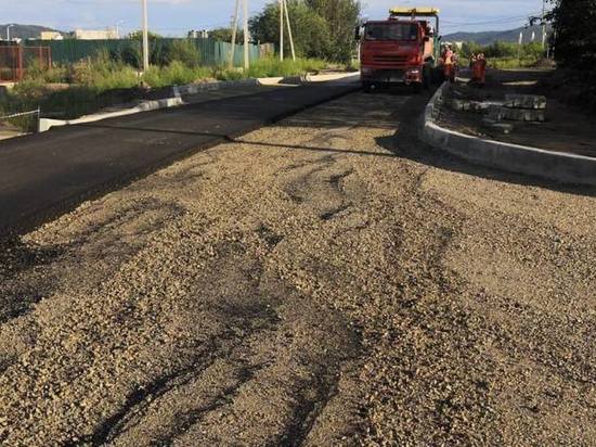 ДМРСУ начало асфальтировать дороги к новой школе в Октябрьском в Чите