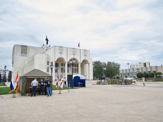 В Курске более 40 мужчин изъявили желание служить в армии в День добровольца