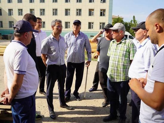 Вице-премьер Дагестана проверил ход ремонтных работ в роддоме