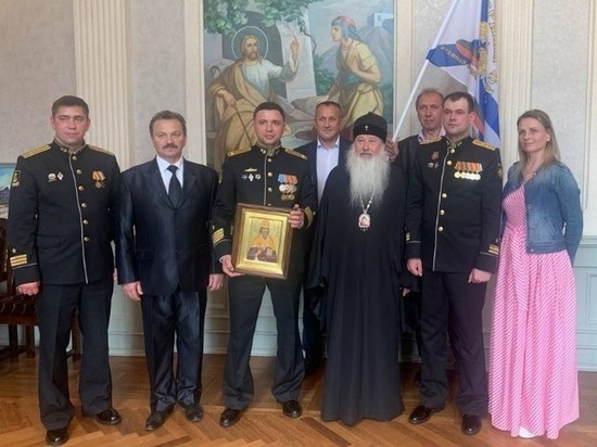 В Орле Митрополит Тихон встретился с офицерами подводной лодки «Орёл»