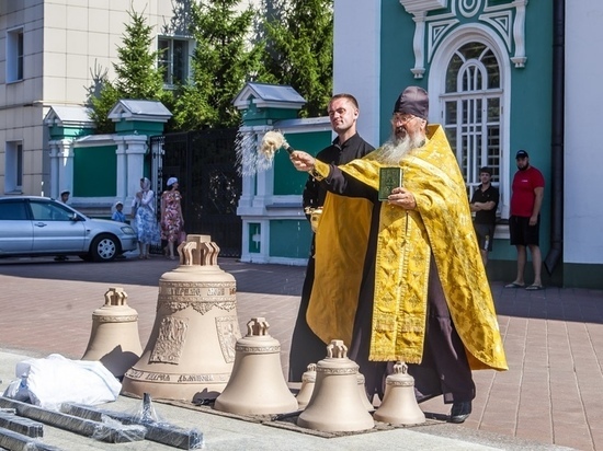 В Тамбове освятили и установили колокола на звонницу Спасо-Преображенского кафедрального собора