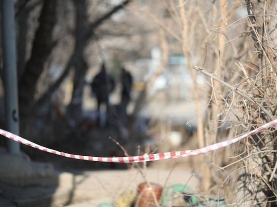 На юге Волгограда местные жители нашли тело 22-летней девушки