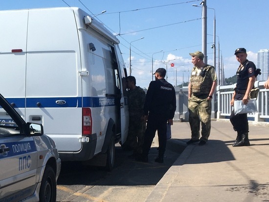 Читатели: полицейские не давали отдыхающим выйти с пляжа под мостом Саратов-Энгельс