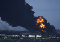 Удар молнии вызвал страшный пожар на нефтехранилище в кубинском городе Матансас