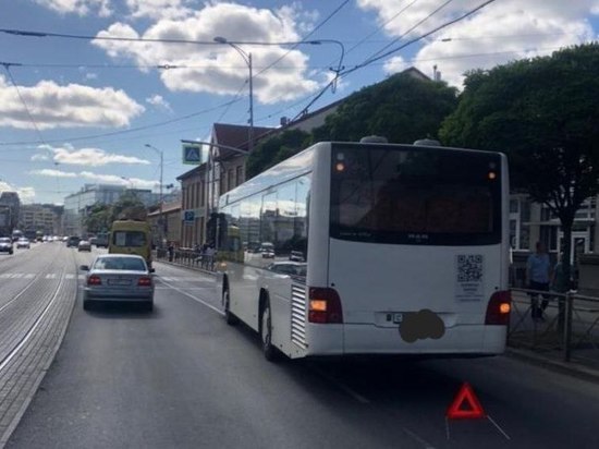 Калининградка пострадала из-за резкого торможения автобуса
