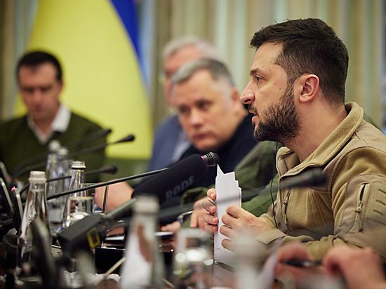 В офисе Зеленского, как и на украинских форумах и в соцсетях, продолжает разгораться скандал вокруг доклада международной правозащитной организации Amnesty International о нарушениях международного гуманитарного права украинскими войсками