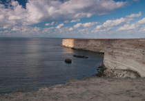 На мысе Тарханкут в Крыму автомобиль с двумя туристами упал в море