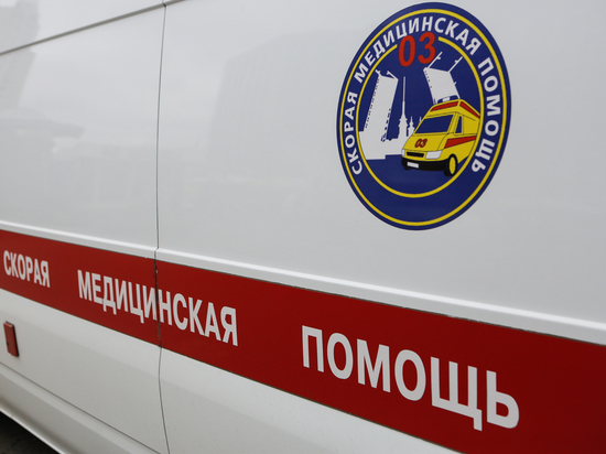 Иномарка влетела в скорую с пациентом на перекрестке Богатырского и Стародеревенской