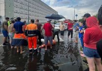 Спасатели  ищут трех мастеров, которые провалились в коллектор в московском районе Люблино 6 августа