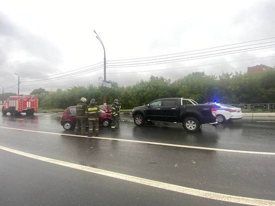 В тройном ДТП на Восточном мосту в Твери пострадала 60-летняя автомобилистка