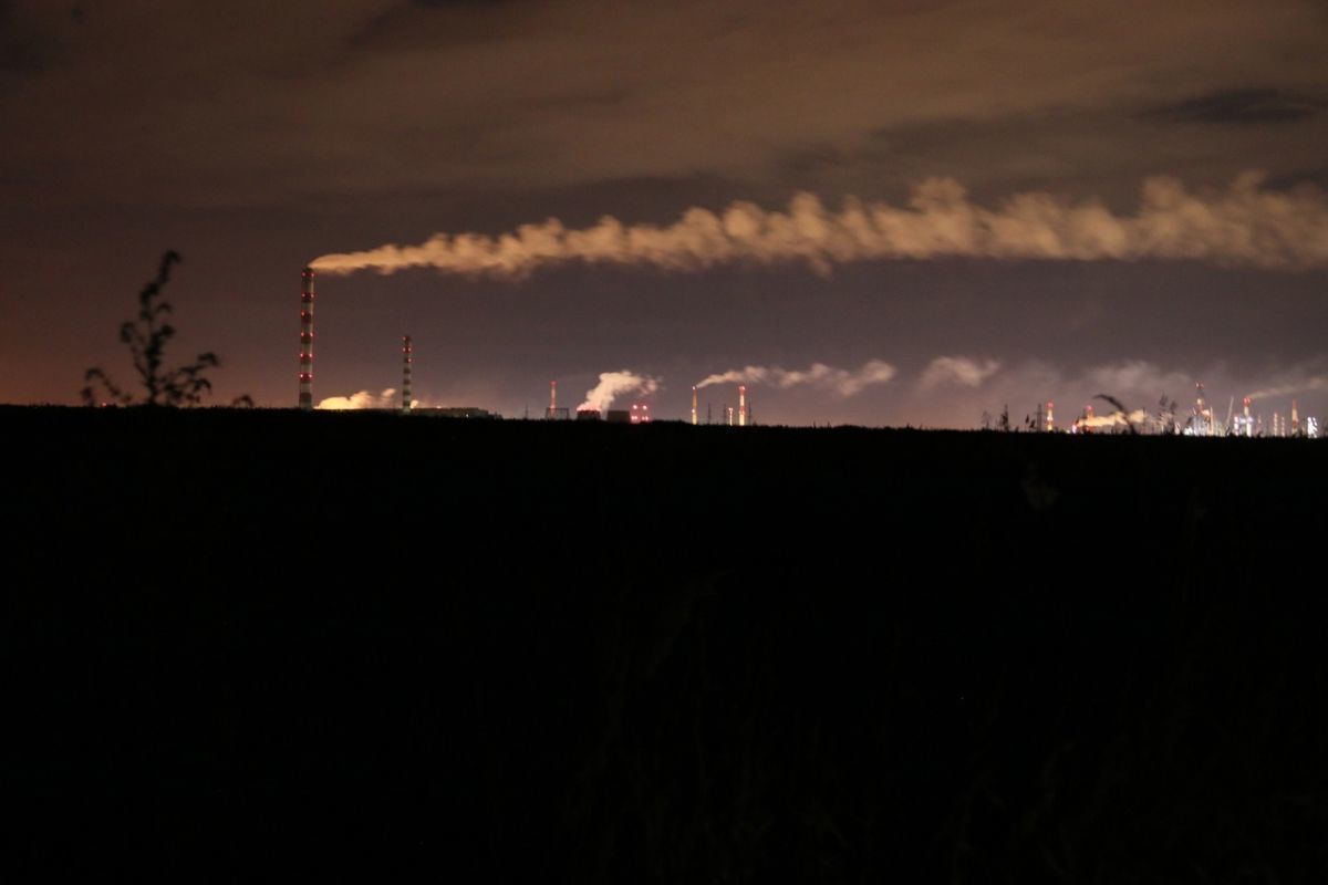 Ночью 11 утром 11. Омск выбросы. Омск черное небо. Черное небо НМУ. НМУ Омск.