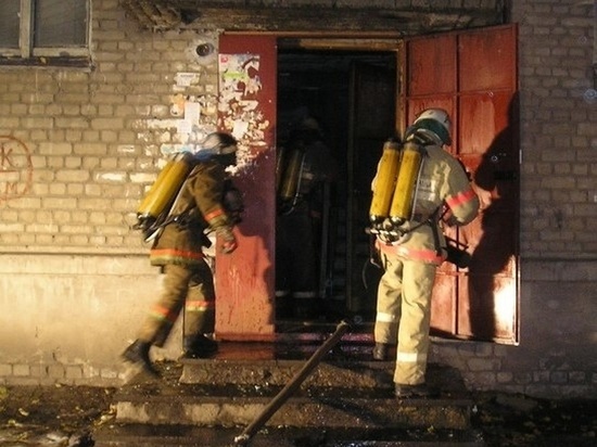 В Воронеже из пожара на левом берегу эвакуировали 10 человек