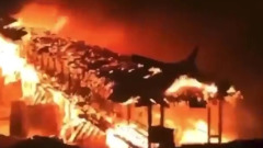 В Китае сгорел 900-летний деревянный мост: видео