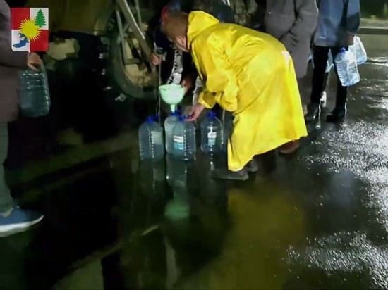Жителям Красногорска доставляли питьевую воду до поздней ночи