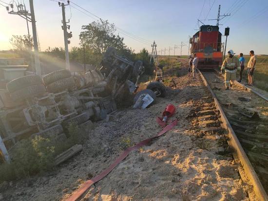 Водитель грузовика погиб в ДТП с поездом под Анапой