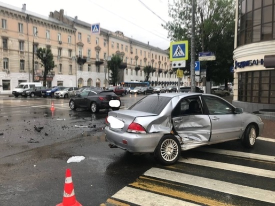 Тверской автомобилист пообещал деньги за видео момента аварии