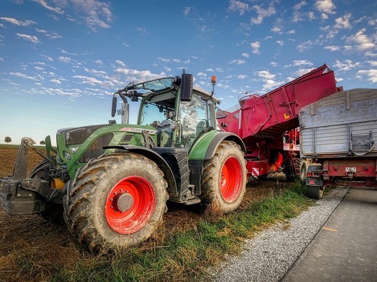 Белоруссия начнет поставки сельхозтехники в ДНР