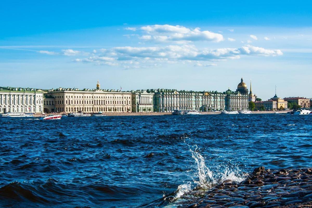 Река Нева в Санкт-Петербурге фото