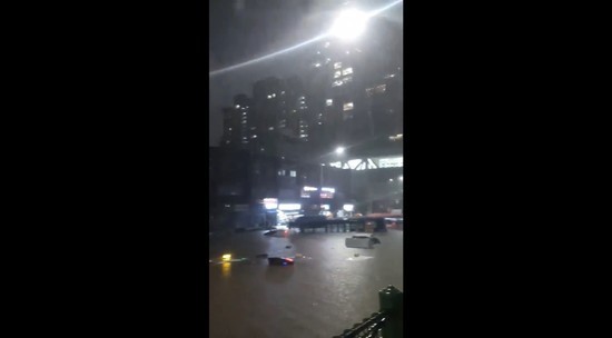 В Сеуле из-за наводнения погибли 7 человек: видео стихии