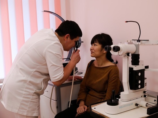 В Волгограде офтальмологи вытащили из века пациентки червя-паразита